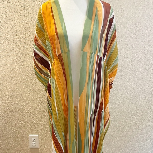 DR2 pleated swim cover up - Picture 3 of 8